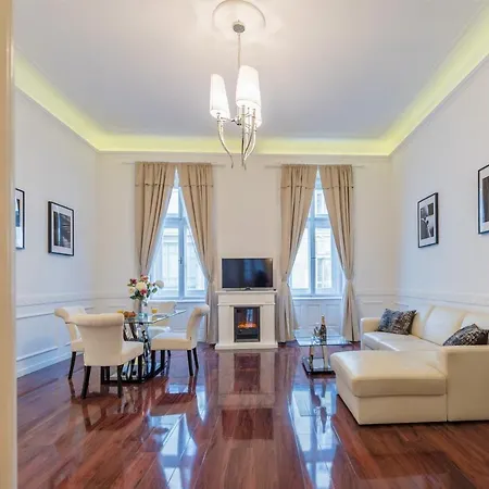Music Academy Bedroom Suite Cafe Vian Apartman Kft Budapest Exterior photo