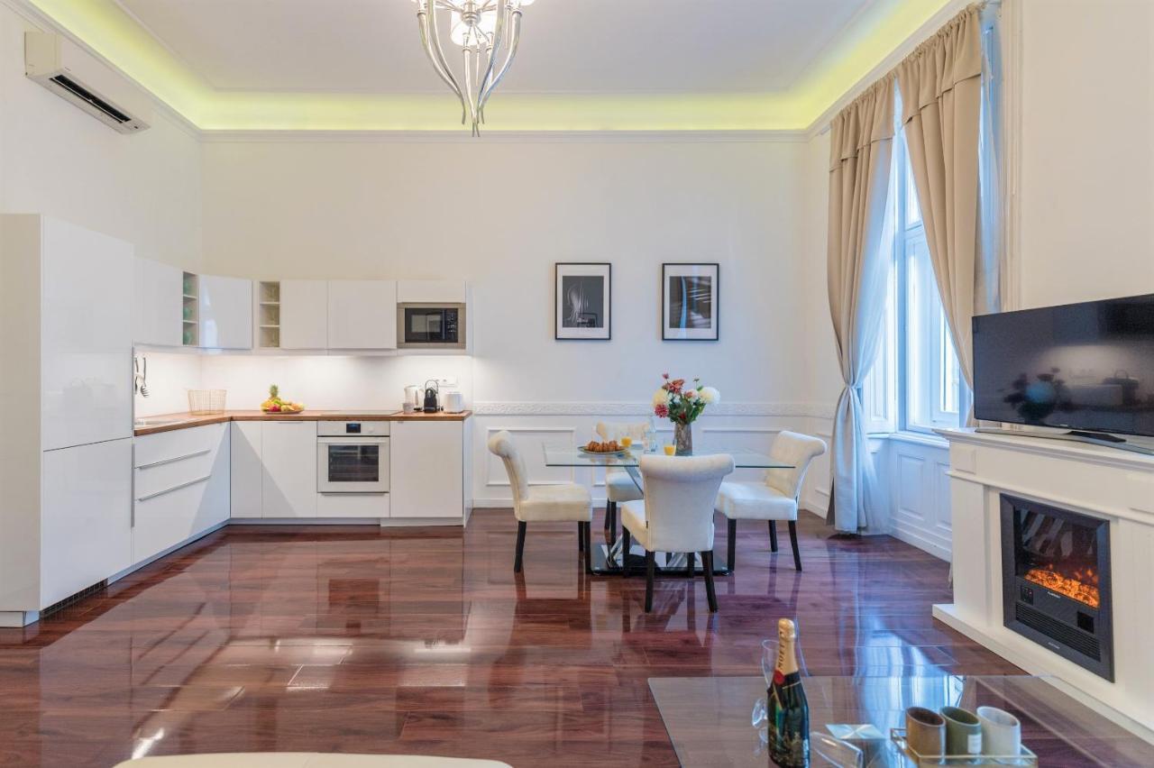 Music Academy Bedroom Cafe Vian Kft Апартаменты *